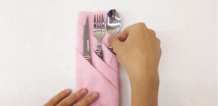 Planning a dinner party tonight? Wow your guests with THIS clever napkin fold