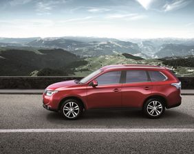 Motor Mouth: HerFamily.ie Editor Sive O’Brien test drives the new Mitsubishi Outlander