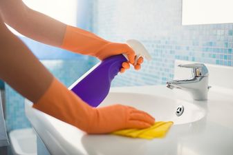 Speed clean your bathroom in 5 swift steps