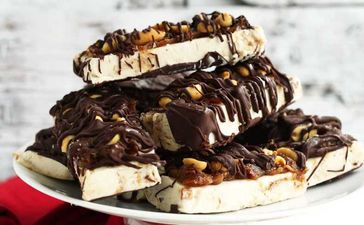 Kitchen Hacks: These vegan snickers ice cream bars are way healthier than they look!