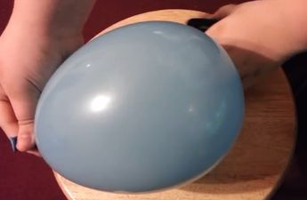 GENIUS: Make a new phone cover in 2 seconds using your kids’ balloons