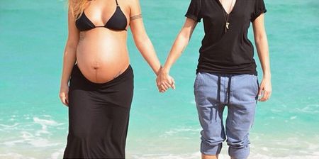 This lesbian couple’s adorable pregnancy photos have gone viral