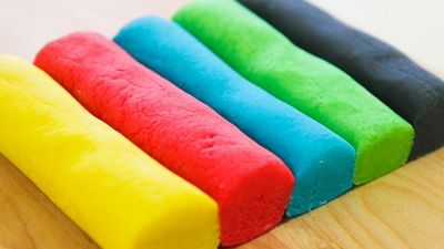 Indoor activity: Easy peasy homemade play dough recipe