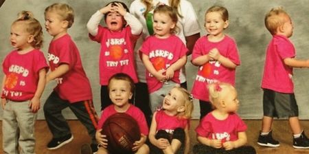 These toddlers unwittingly produced the BEST team photo ever