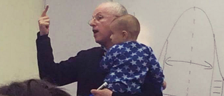 This fantastic professor taught a whole class while comforting a student’s baby