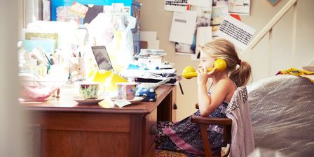 Daughters of working Mums earn more as adults, say researchers