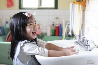 Make your own clean, green and sweet-smelling hand sanitiser