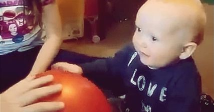 WATCH: Baby sees a balloon for the very first time. Can’t even.