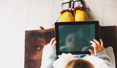 Half of parents dependent on ‘nanny tablet’ during long journeys
