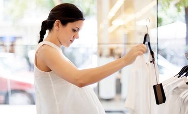 How to dress your bump for the weekend