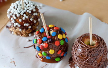 Easy-to-make Halloween Candy Apples Your Kids Are Going To Love