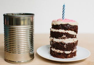 Cute tin can cakes with built-in portion control
