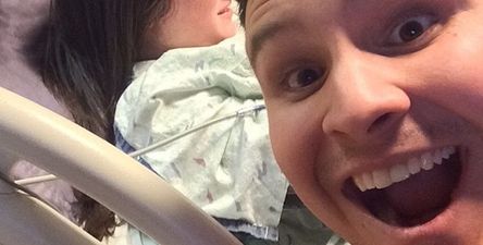 Man takes selfie while his wife is giving birth… it goes viral