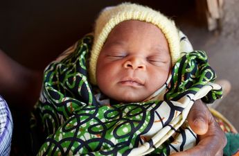 Photographer captures powerful photos of Malawi’s brave mums
