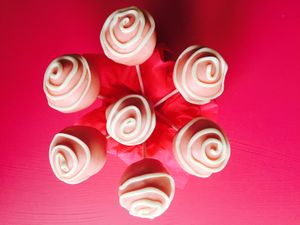 RECIPE: Add a splash of colour to any party with these gorgeous cake pops