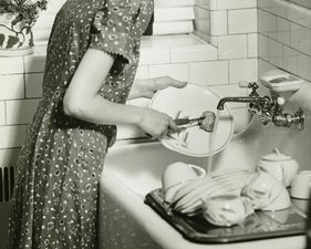 This is what happened when a modern-day mama lived as a 1950s housewife for a week