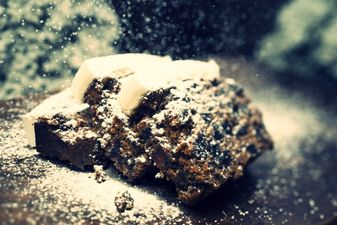 The Easiest (And Most Delicious) Christmas Cake Recipe – EVER!