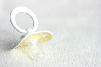 Video: 6-month-old baby girl shows brother who’s boss