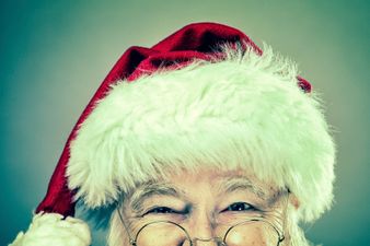 Little girl mistakes man for Santa Claus (it’s TOO cute)