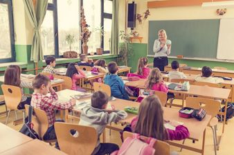 Little girl tries to convince parents of extra week off school with brilliant note