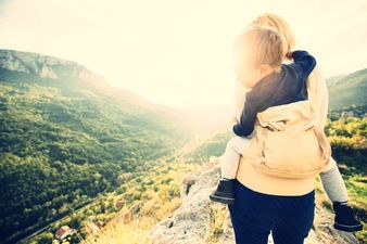 8 reasons why using a baby carrier is great for baby and you!