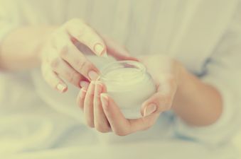 Mum Responds in Style To Salesman Trying To Sell Her Anti-Ageing Products