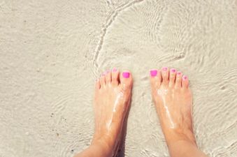 4 Ways to Soothe Swollen Feet During Pregnancy