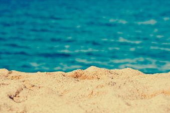 Gardaí Warns Parents After Mum Confronts Man Taking Photos ‘In Direction of Her Kids’ On Beach