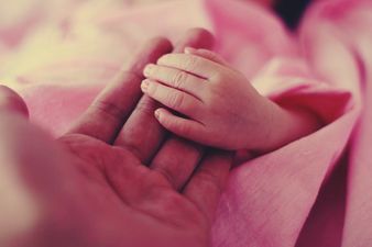 PICTURE: Little Girl Gets Over Having a Baby Sister in Just 15 Minutes