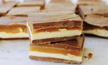 These No-Bake Snickers Slices Are Heaven In A Pan