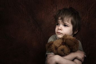 A Child Development Psychologist on The 8 Signs of ‘Parental Alienation’ And How It Affects Children