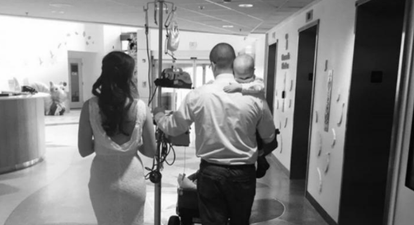 This Photo Of Newlywed Parents Carrying Their Son Is Breaking Everyone’s Heart
