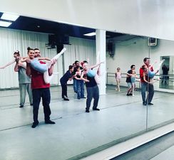 WATCH: This daddy-daughter ballet class is the sweetest thing you’ll see this week