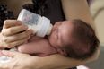 Study reveals the effects of giving a breastfed baby a little formula milk