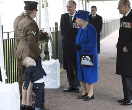 We’ve all been that soldier! Watch toddler have a MAJOR meltdown in front of the Queen