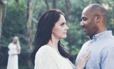 This mama asked her egg donor to take part in her maternity photo shoot