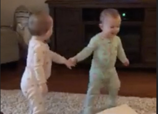 These identical toddler twins have gone viral with their ADORABLE re-enactment of ‘Frozen’