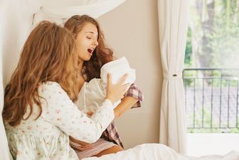 Visiting a new mum? 8 brilliant ways to support her the RIGHT way