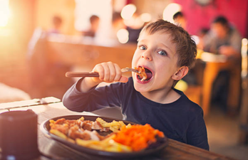 10 brutally honest stages of taking the kids out for dinner