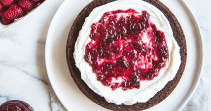 This gluten free olive oil chocolate cake is just what your Sunday needs