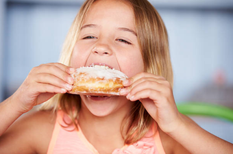 Study shows that dads DO give kids more junk food