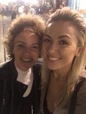 Daughter sells everything to fund her mum’s cancer treatment