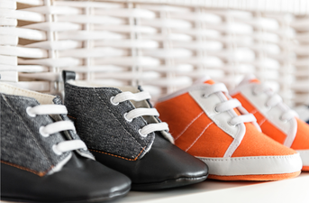 First twins monitored using new growth chart born healthy