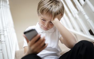 Dad invents app making it impossible for son to avoid texts