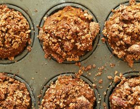 Do not go through September without baking these delicious pumpkin spice muffins