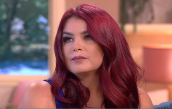 Debate over mums reason for letting daughter wear makeup to school