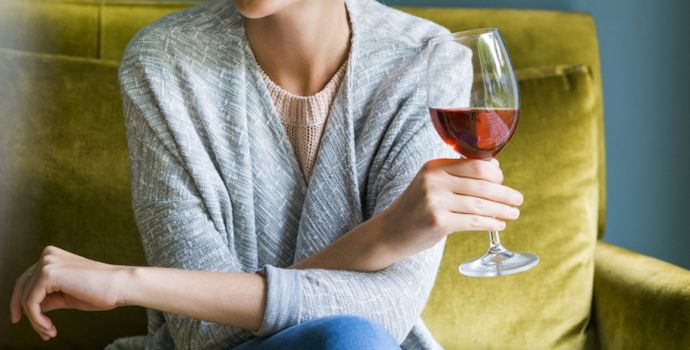 Mum says she's 'disgusted' as friend gives 4-year-old daughter wine