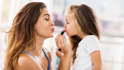 Nima has just released a handy ‘mums on the go’ makeup brush set