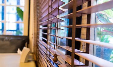 Loose blind cords on windows should be banned, say experts