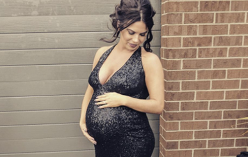 Woman who went through menopause at 23 now pregnant with twins
